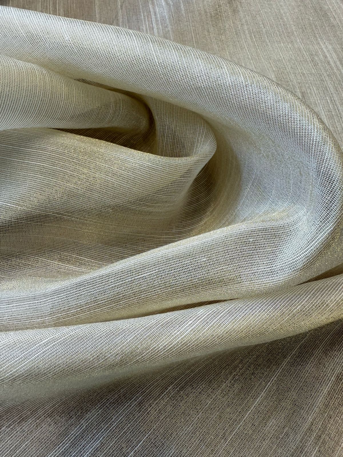 Dyeable Slub Tissue   ( 36 Inches Width )