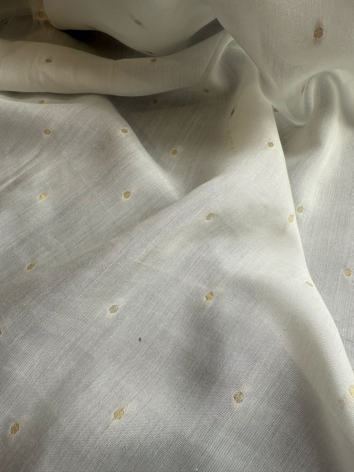 Dyeable Maslin Butti  ( 44 Inches Width )