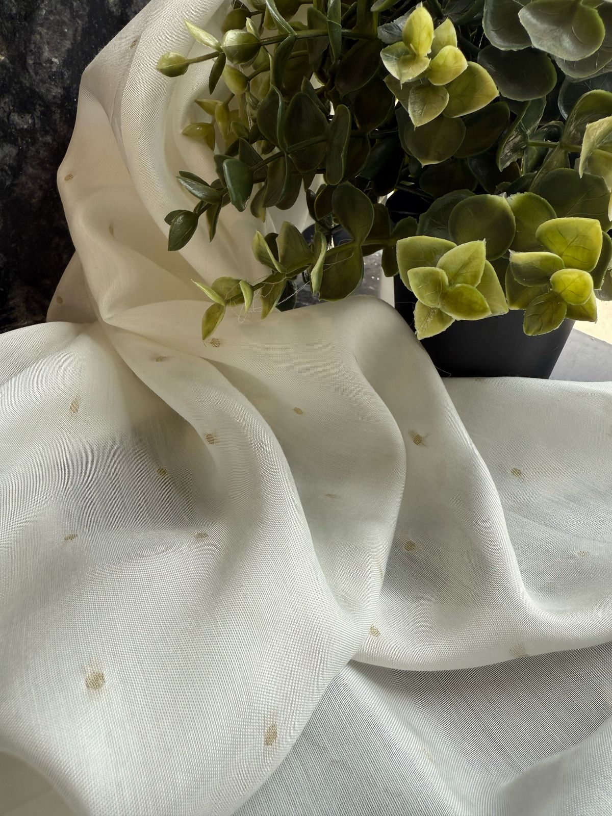 Dyeable Maslin Butti  ( 44 Inches Width )